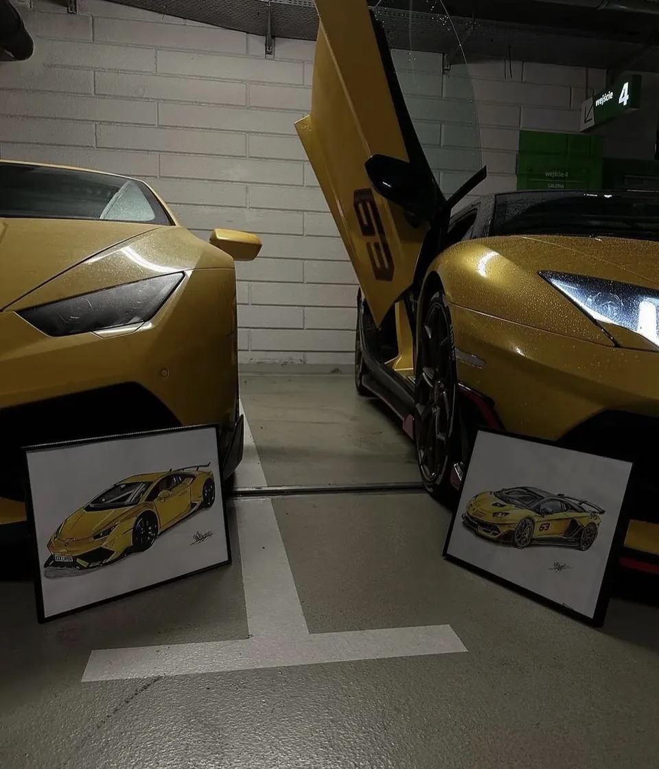 Dva obrazy žlutých Lamborghini u skutečných vozů v garáži